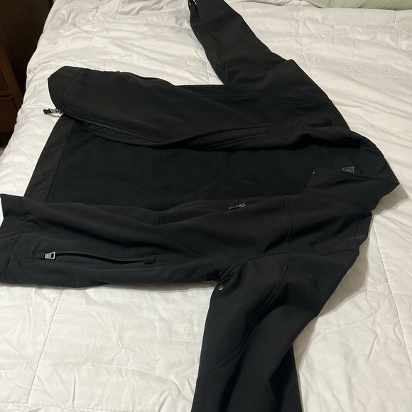 (M) Guess Black zip up jacket - Picture 4 of 6